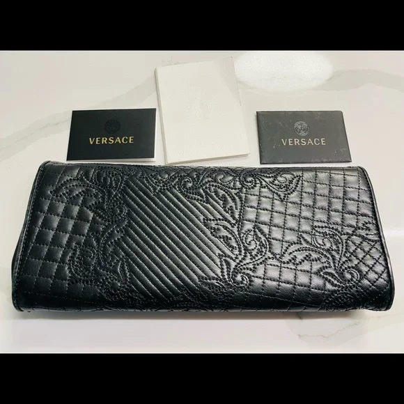 NWOT Authentic Versace classic chain purse evening clutch.